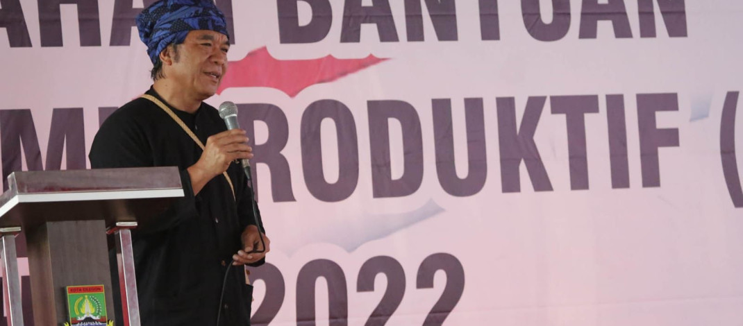 Pj Gubernur Banten Salurkan Bantuan Usaha Ekonomi Produktif Kepada 2.720 KPM