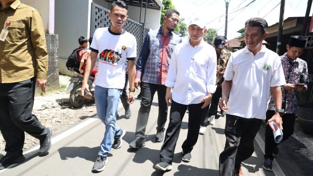 Program ‘Bang Andra’ Sulap Jalan Rusak di Lebak Jadi Mulus