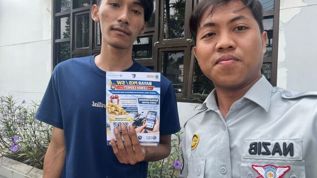 Jasa Raharja Kanwil Banten Bersama Bapenda Kabupaten Lebak Laksanakan Penyebaran Flyer di Titik Strategis