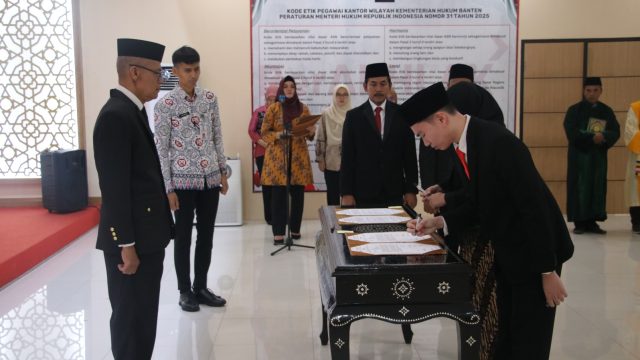 Perkuat Kepastian Hukum, Kemenkum Banten Lantik dan Ambil Sumpah Pewarganegaraan dan Notaris Pengganti