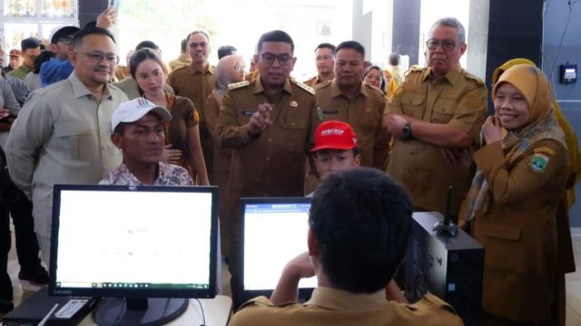 Tinjau SMAN 1 Tangsel, Wali Kota Benyamin dan Gubernur Andra Soni Pastikan MBG serta SPMB Berjalan Optimal