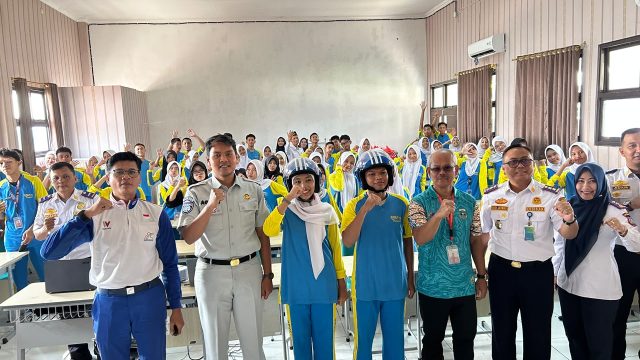 JASA RAHARJA TANGERANG DAN DINAS PERHUBUNGAN KOTA TANGERANG SELATAN GELAR SOSIALISASI KESELAMATAN BERLALU LINTAS DI SMK NEGERI 5 KOTA TANGERANG SELATAN