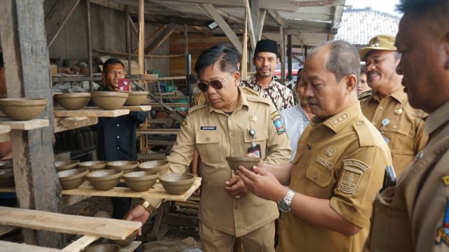 Wabup Serang Ajak Warga Kosambi Pertahankan Sentra Gerabah dan Perkuat Daya Saing Produk