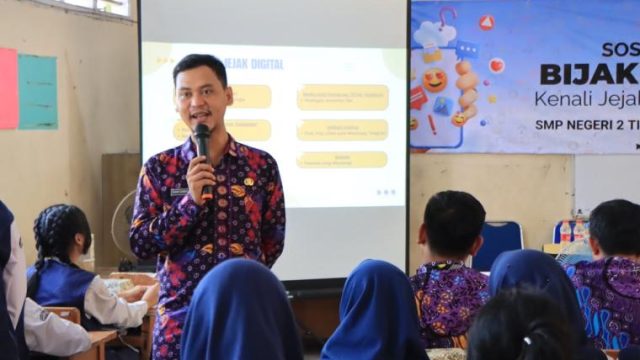 Cegah Dampak Negatif, Diskominfo Edukasi Literasi Digital ke Sekolah