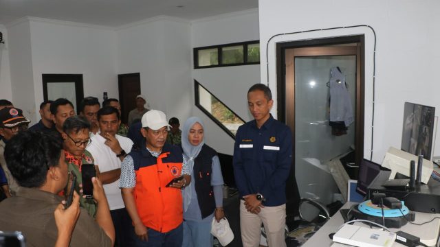 Status Gunung Anak Krakatau Siaga, Wabup Serang Pastikan Pantai Anyer-Cinangka Aman dan Nyaman