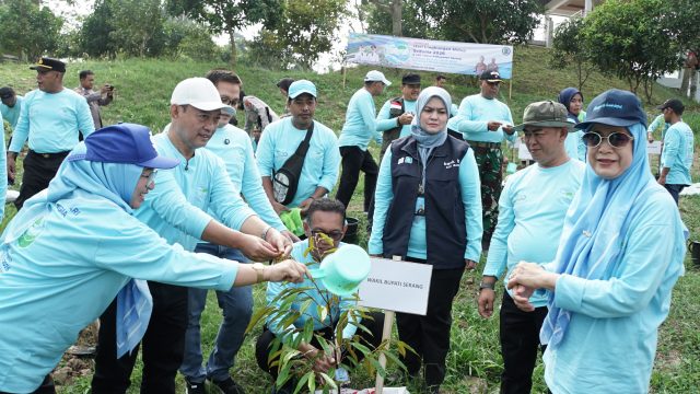 Jaga Iklim Sehat, Pemkab Serang Tanam 500 Pohon di area Bendungan Sindangheula