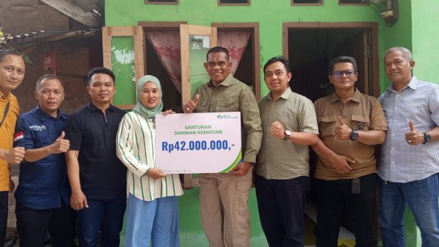 Pekerja Pasar Induk Jatiuwung Meninggal, BPJS Ketenagakerjaan Cimone Serahkan Santunan JKM Rp. 42 Juta