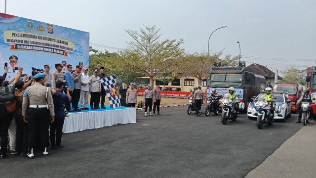 Kapolda Banten Lepas 64 Truk Tangki Air Bersih, Polres Serang Distribusikan 502.000 Liter untuk Warga Terdampak Kekeringan