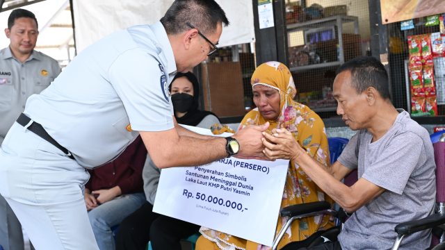 Dalam 24 Jam, Dirut Jasa Raharja Serahkan Santunan kepada Ahli Waris Korban Kebakaran KMP Putri Yasmin