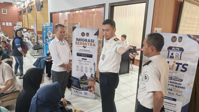 Tingkatkan Kualitas Pelayanan Publik, Kepala Kantor Imigrasi Kelas I TPI Serang Kunjungi MPP Lebak