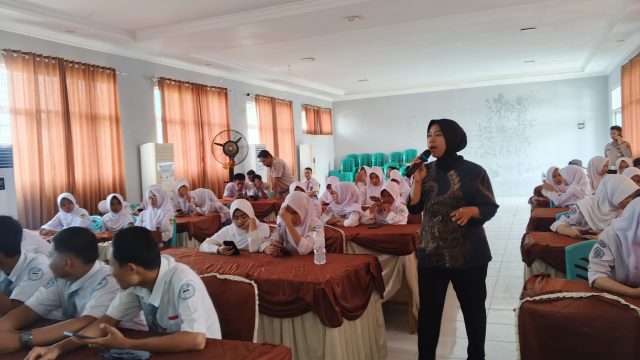 Polres Serang Kenalkan Penggunaan AI yang Aman dan Bijak kepada Pelajar SMKN 1 Kragilan