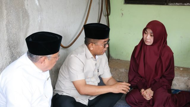 Kunjungi Keluarga Jurnalis yang Hilang di Selat Sunda, Gubernur Banten Andra Soni Kenang Momen Kebersamaan di Posko Pemantauan