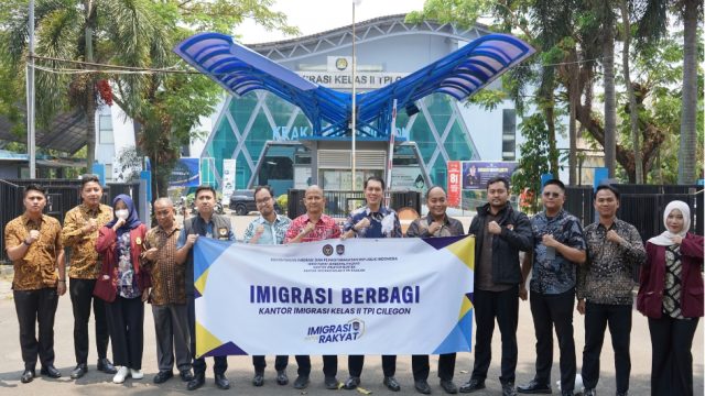 Wujudkan Kepedulian Sosial Melalui Program “Imigrasi untuk Rakyat”, Kantor Imigrasi Cilegon Sukses Gelar Aksi Bagi-Bagi Ratusan Kotak Makan Gratis