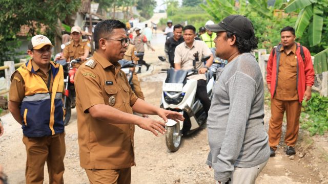 Warga Pandeglang Sambut Antusias Pembangunan Jembatan dan Program Bang Andra