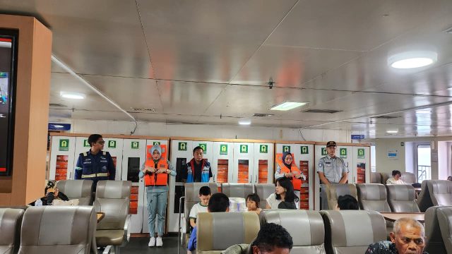 Jasa Raharja, ASDP dan Awak KMP Legundi Gelar Edukasi Keselamatan Pelayaran bagi Penumpang
