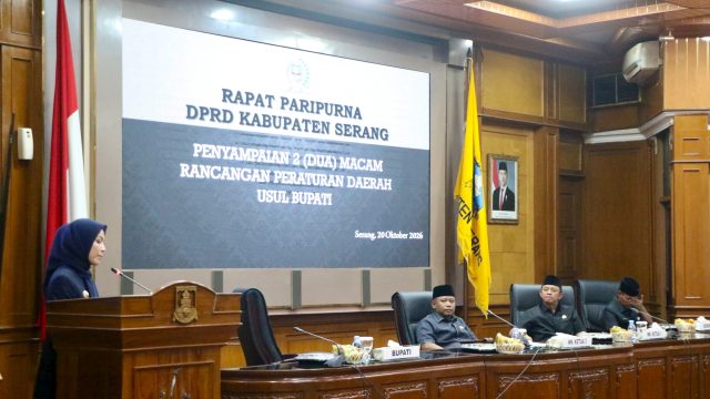 Bupati Serang Ratu Zakiyah Sampaikan Usulan Dua Raperda di Paripurna DPRD